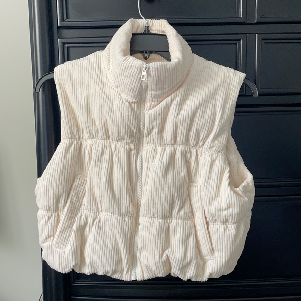 Cropped Cream Vest